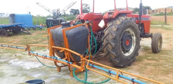 400 litre Jacto Boomspray