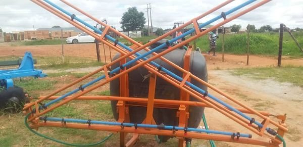 400 litre Jacto Boomspray