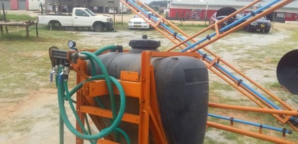 400 litre Jacto Boomspray