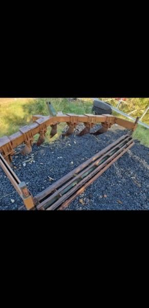 7 tine Ripper with a Roller