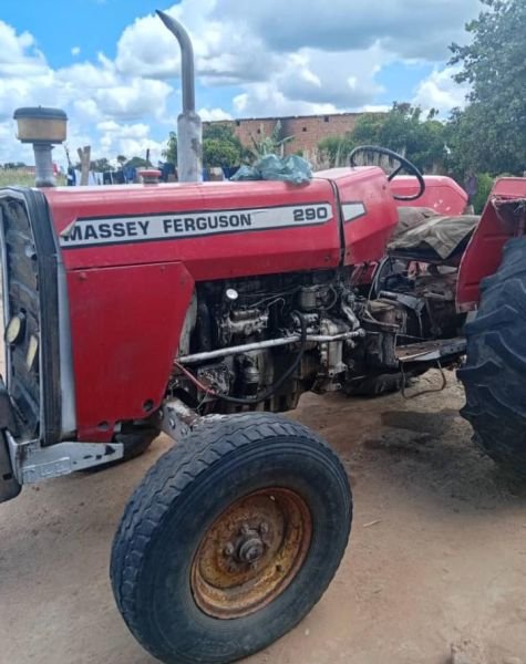 Massey Ferguson Mf 290 tractor