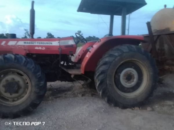 Massey Ferguson Mf 440 tractor